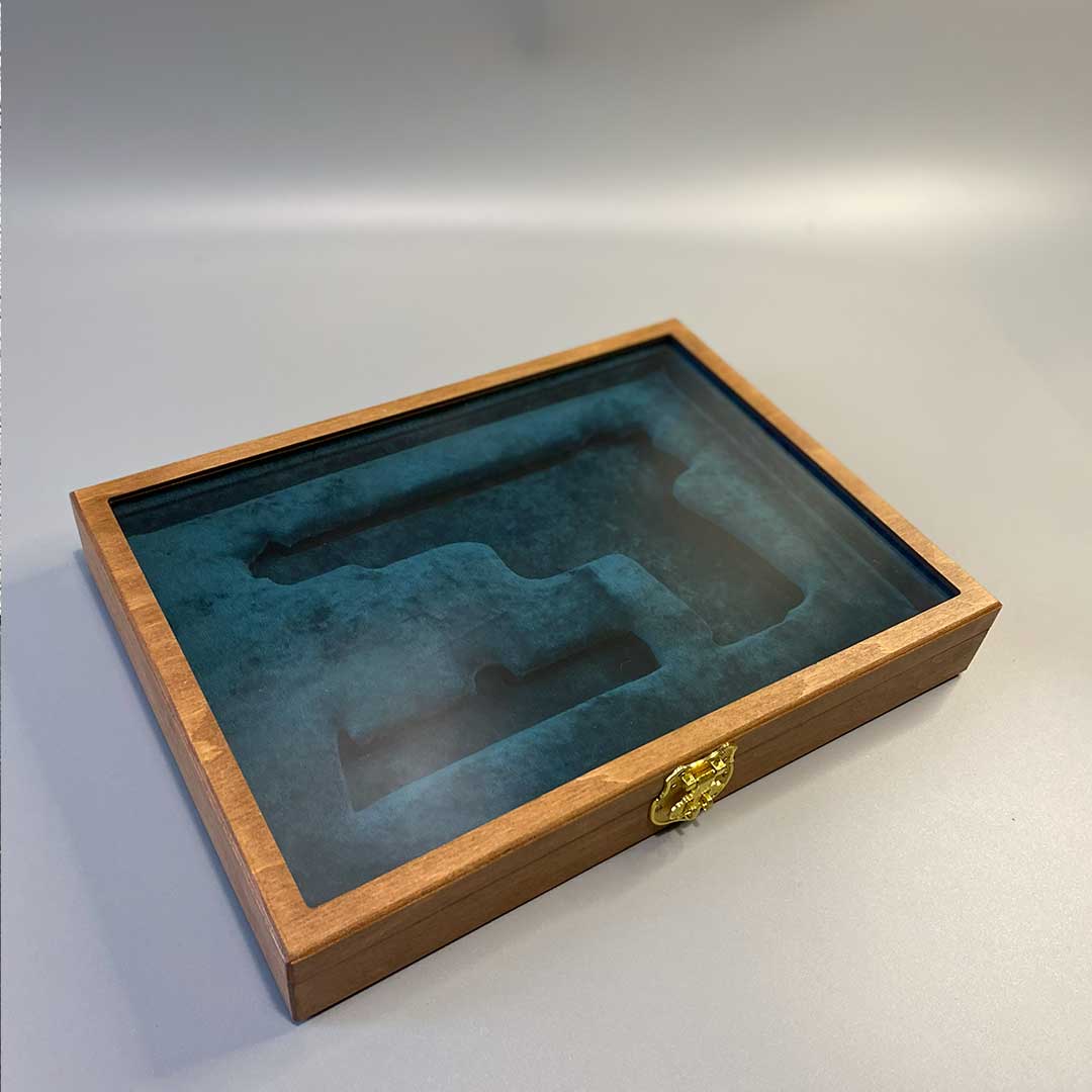 Вітрина під нагородну зброю