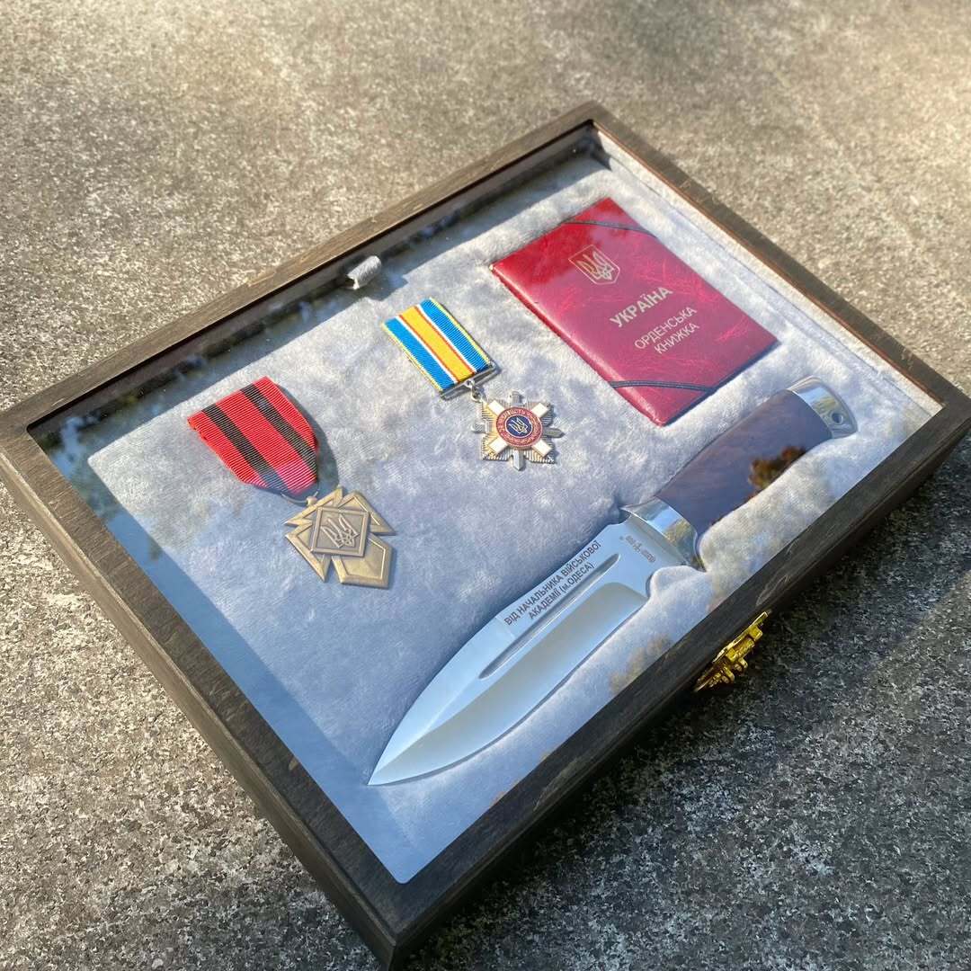 Вітрина А4 під нагородний ніж