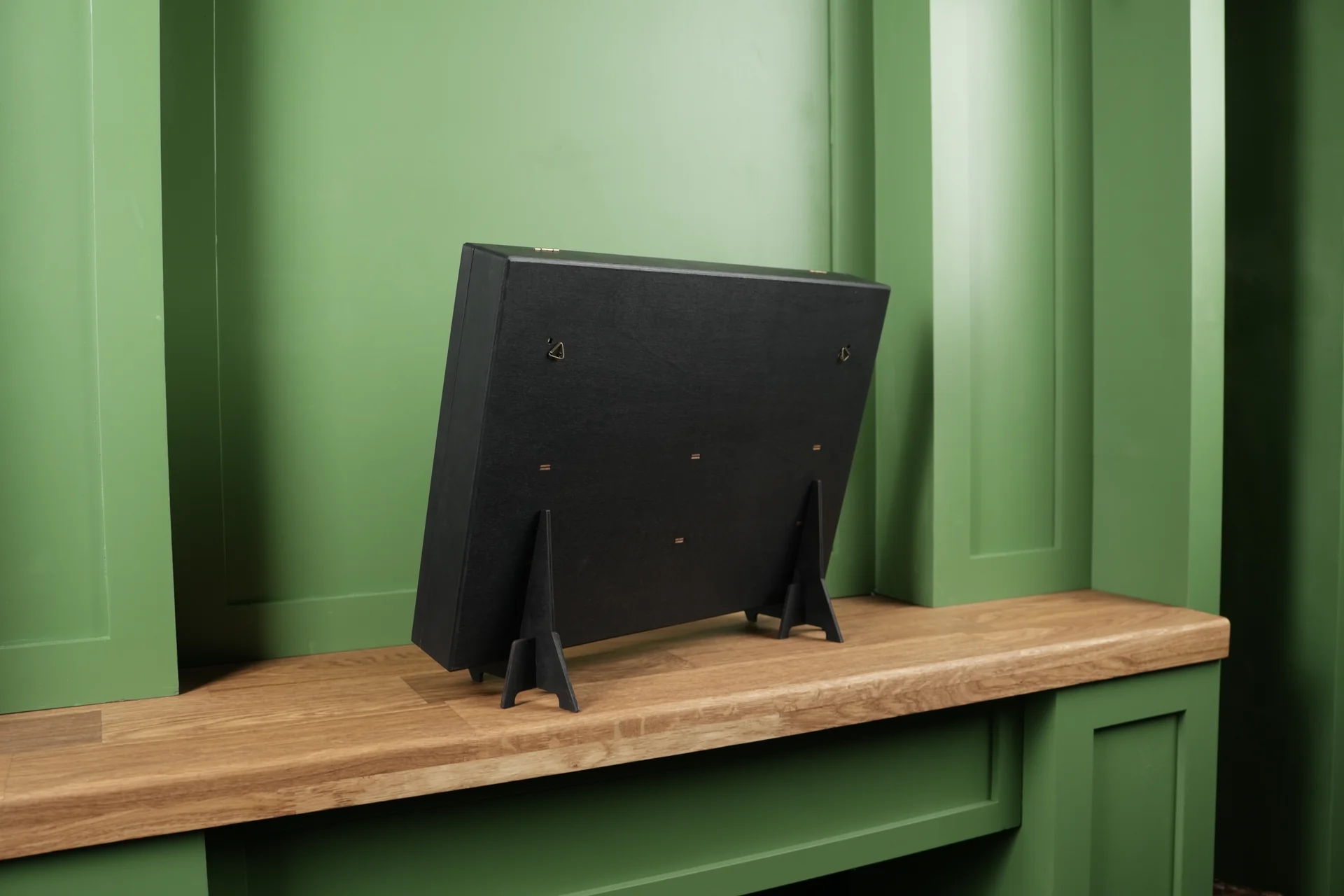 A3 display case with frame engraving and two flags in a twisted design - вид 11