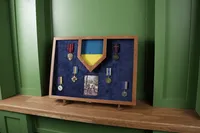 Grand Showcase 530x390 with Flag and Photo - view 1