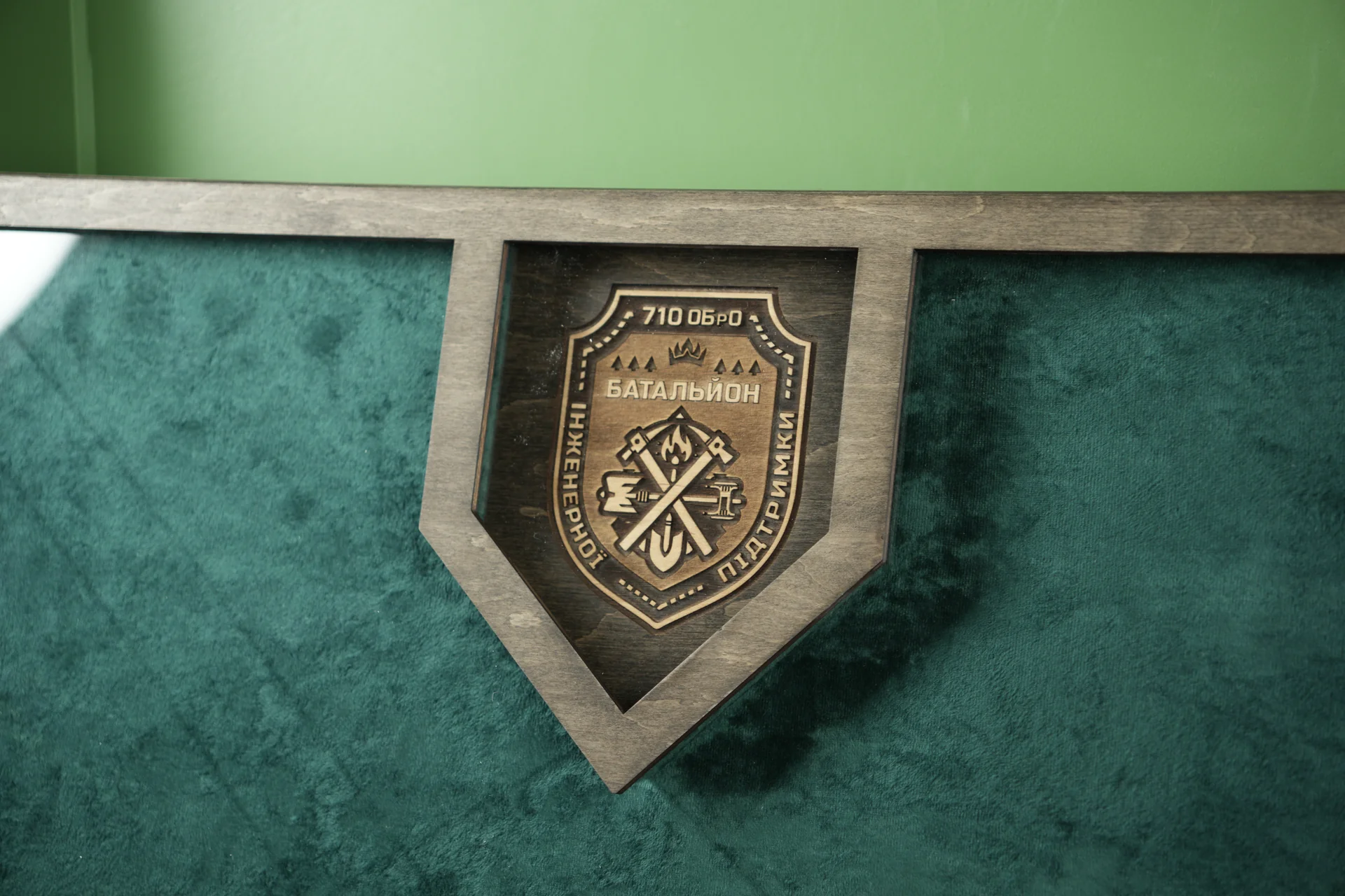 Grand Showcase 680x445 with Flag or Engraving - вид 5