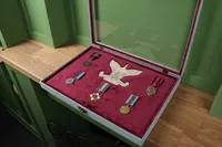 Вітрина А3 з інкрустованим гравіюванням складної форми - вид 6