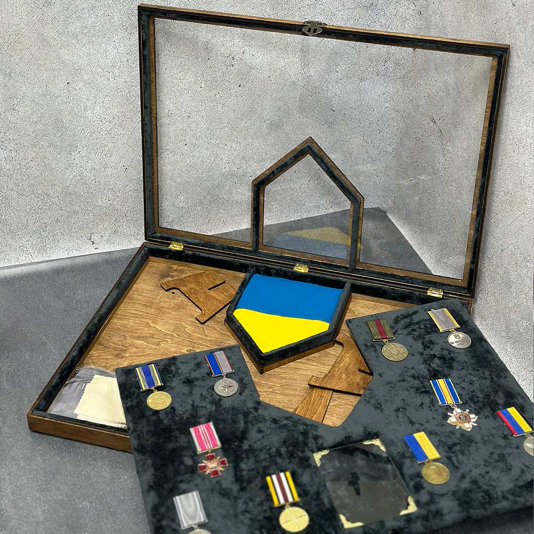 Гранд вітрина 530х390 з прапором та фото - вид 3