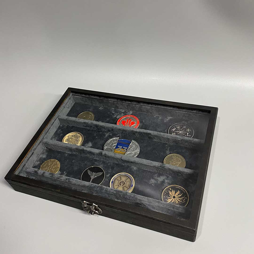 Вітрина А4 з поличкою для коїнів - вид 2