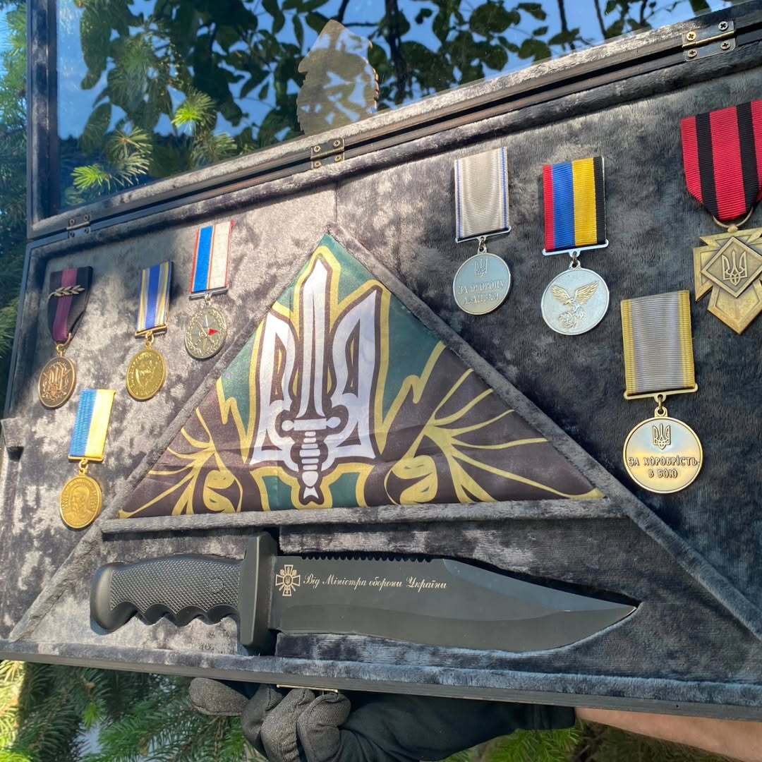 Під прапор підрозділу та нагородний ніж - вид 3