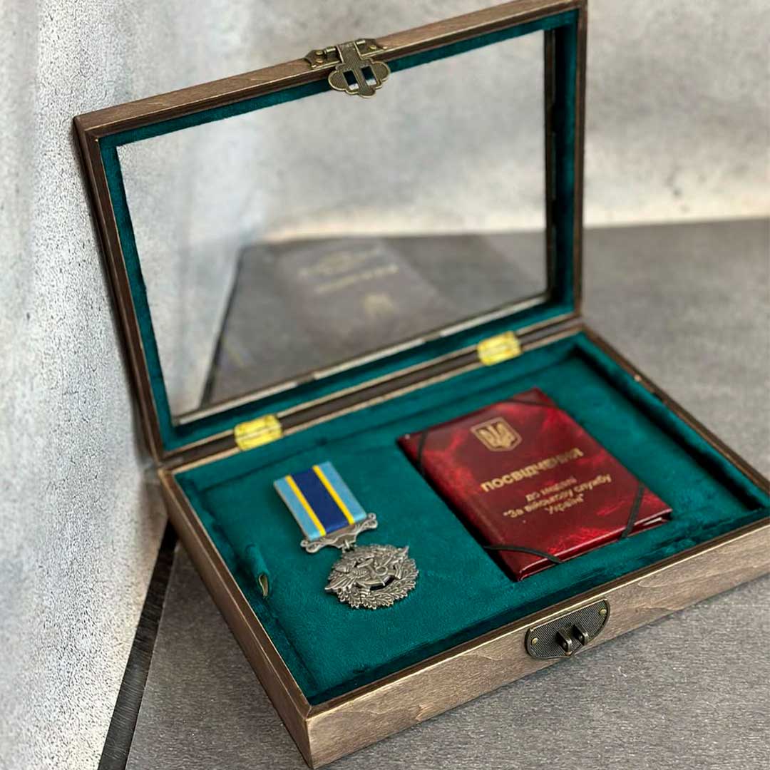 Вітрина А5+ з місцем під книжечку - вид 2