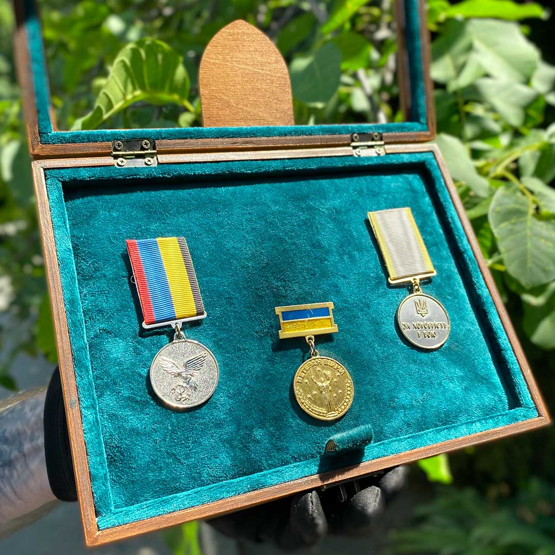 Вітрина А5 з індивідуальним гравіюванням по рамці - вид 2