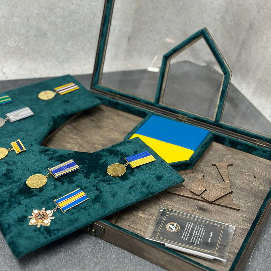 Вітрина А3+ з прапором - вид 3