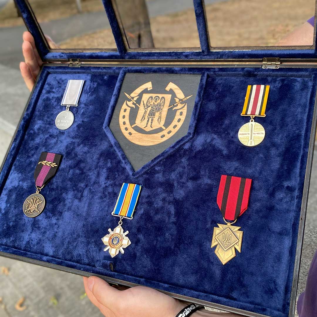 Вітрина А3+ з додатковим гравіюванням по рамці - вид 2