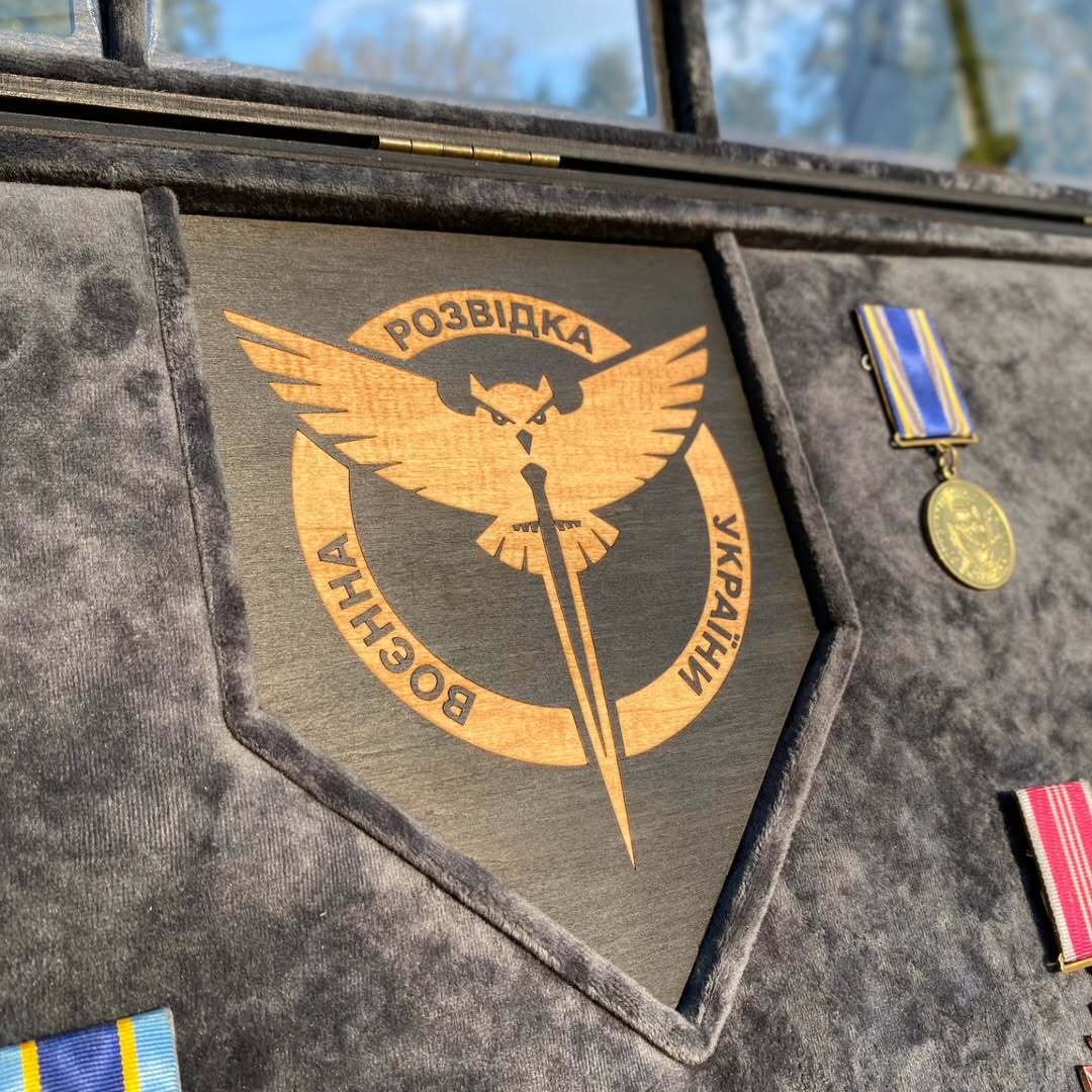 Гранд вітрина 680х445 з прапором або гравіюванням - вид 4