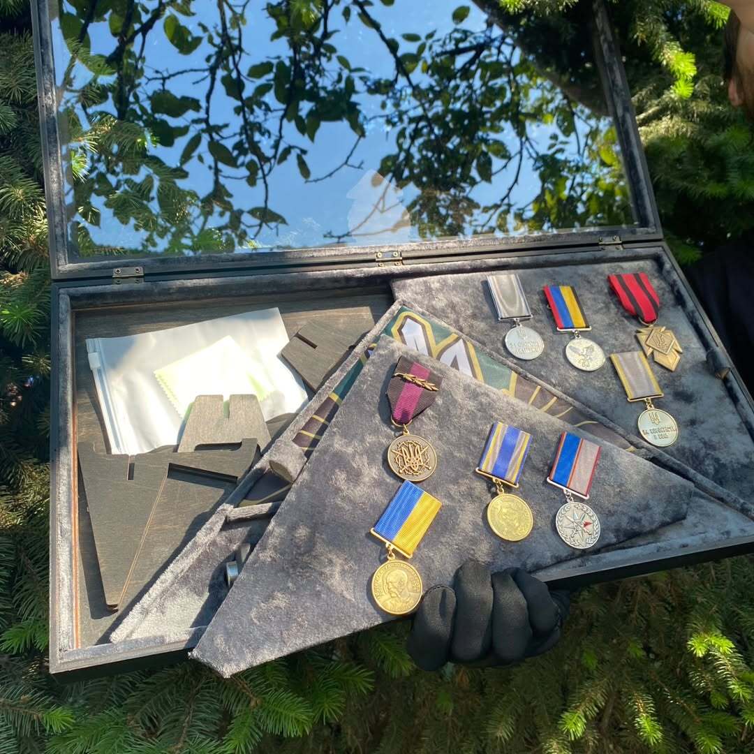 Під прапор підрозділу та нагородний ніж - вид 4