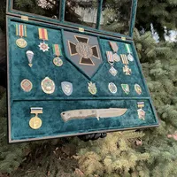 Гранд вітрина під нагородний ніж з індивідуальним гравіюванням у щиті - вид 2