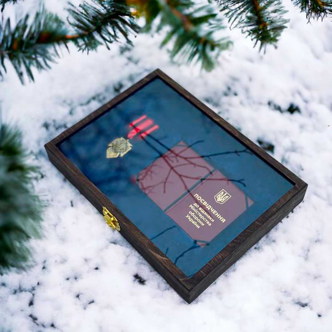 Вітрина А4+ з місцем під книжечку